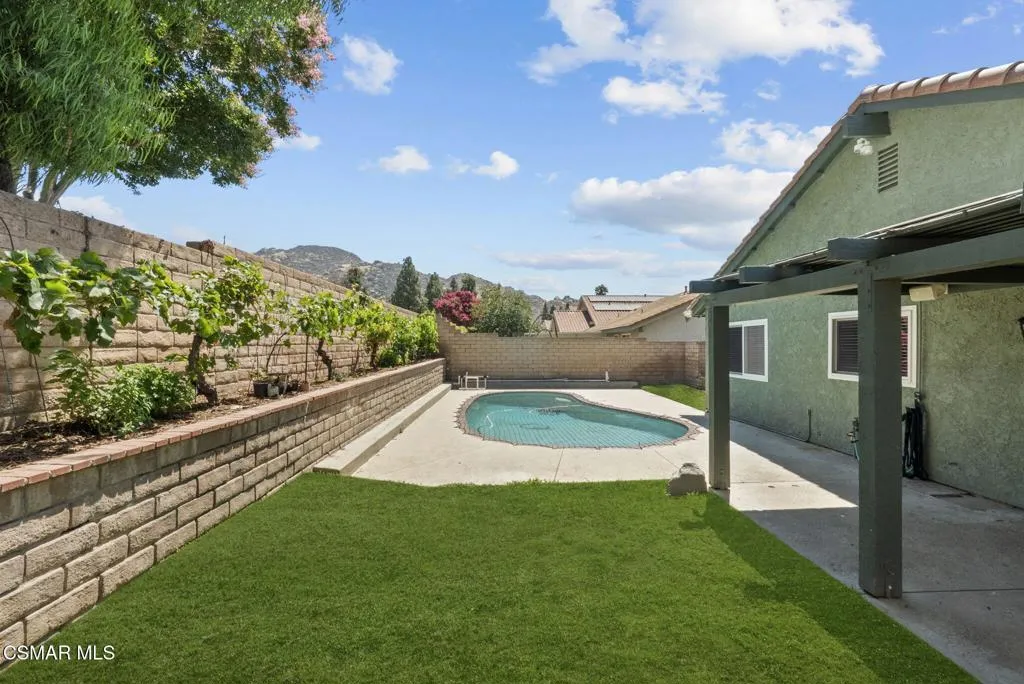 6435 Hazel Circle, Simi Valley, California 93063 home-pic-55