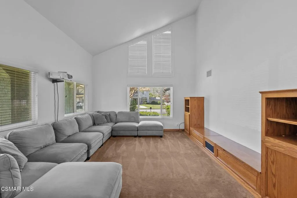 6435 Hazel Circle, Simi Valley, California 93063 home-pic-7