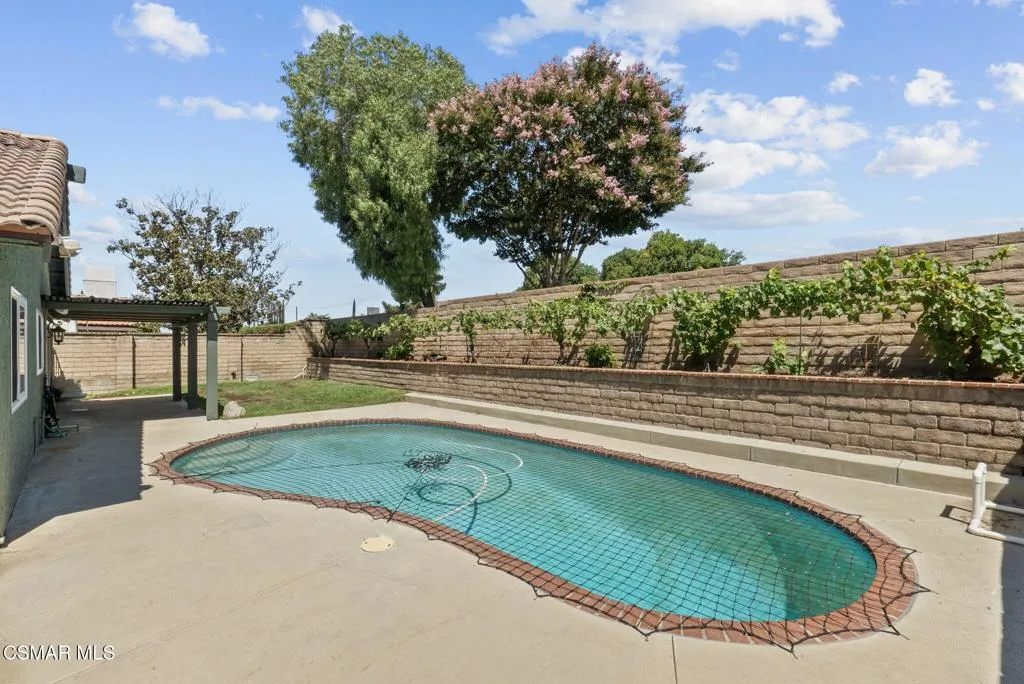 6435 Hazel Circle, Simi Valley, California 93063 home-pic-43