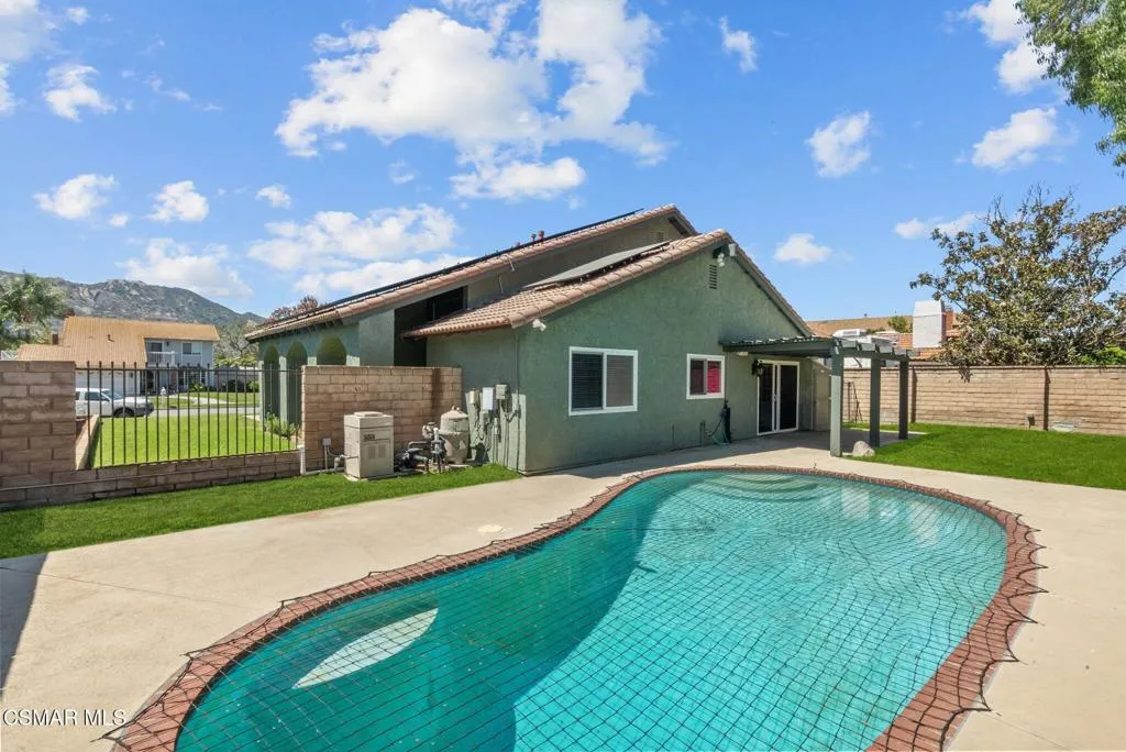 6435 Hazel Circle, Simi Valley, California 93063 home-pic-57