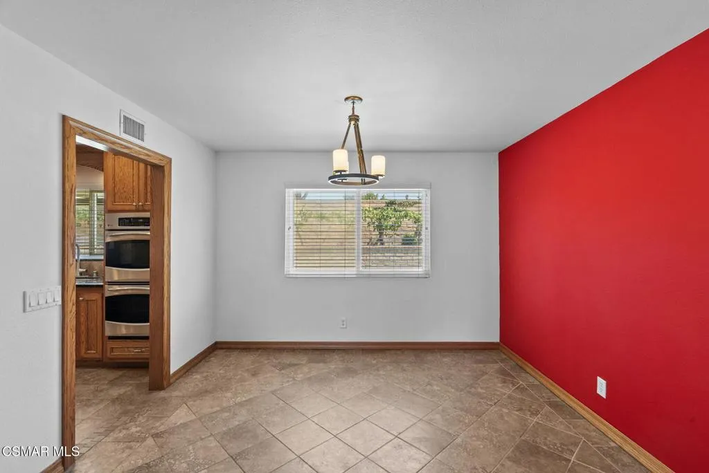 6435 Hazel Circle, Simi Valley, California 93063 home-pic-11