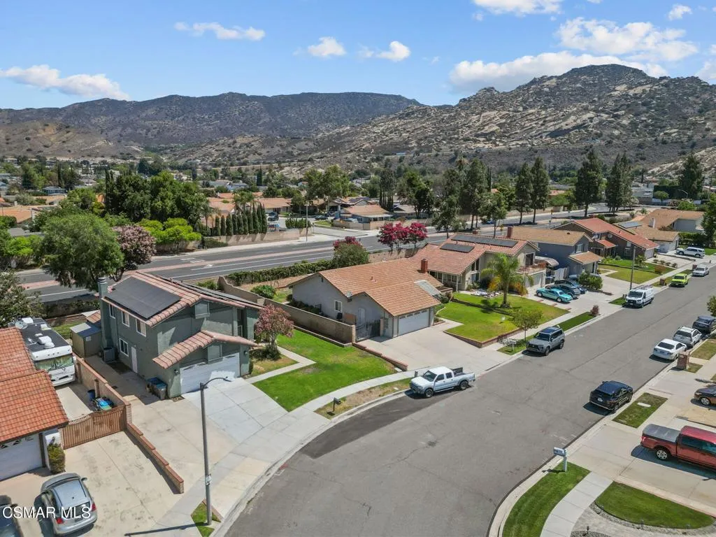 6435 Hazel Circle, Simi Valley, California 93063 home-pic-3