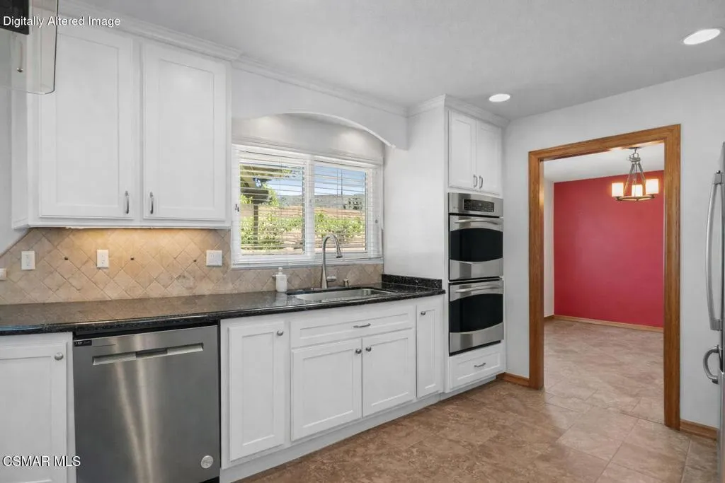 6435 Hazel Circle, Simi Valley, California 93063 home-pic-19