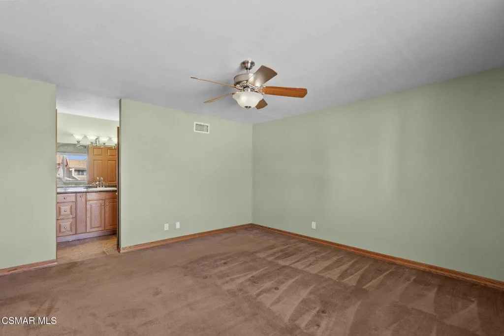 6435 Hazel Circle, Simi Valley, California 93063 home-pic-29
