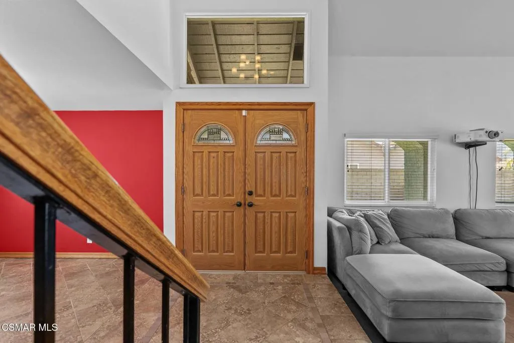 6435 Hazel Circle, Simi Valley, California 93063 home-pic-13