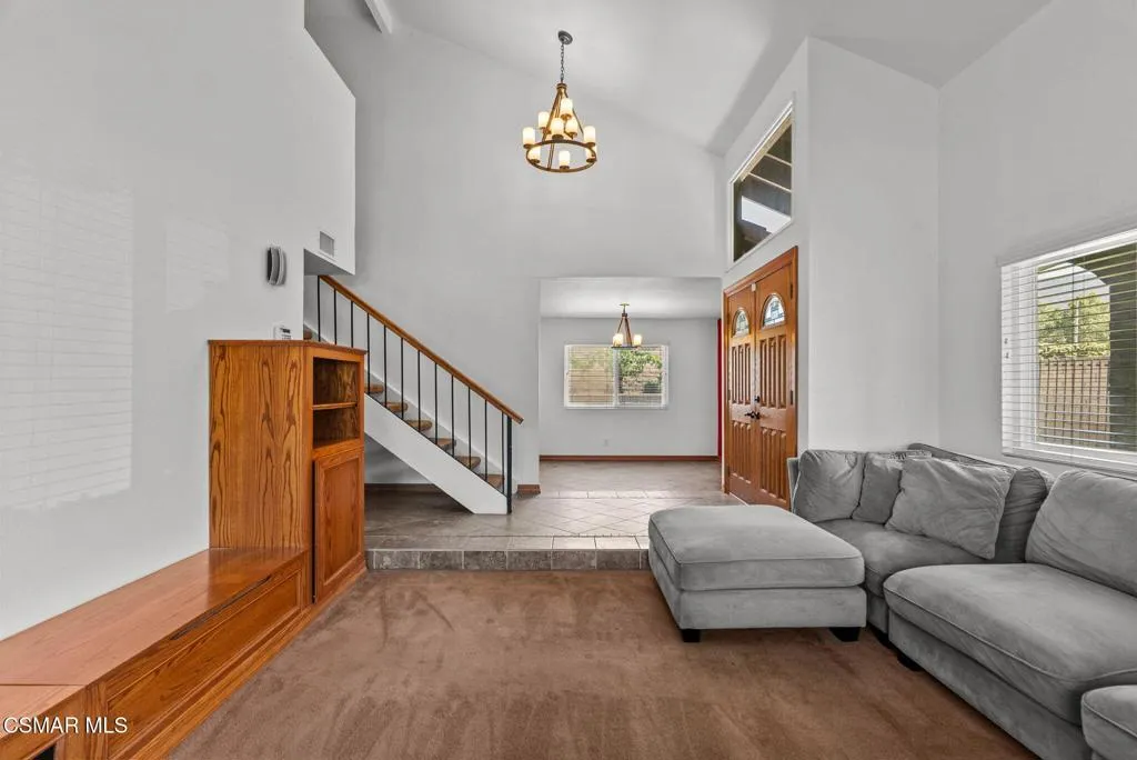 6435 Hazel Circle, Simi Valley, California 93063 home-pic-12
