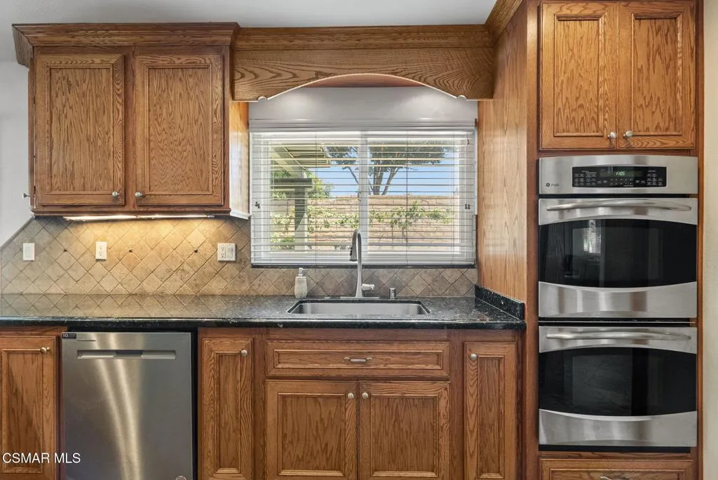 6435 Hazel Circle, Simi Valley, California 93063 home-pic-22