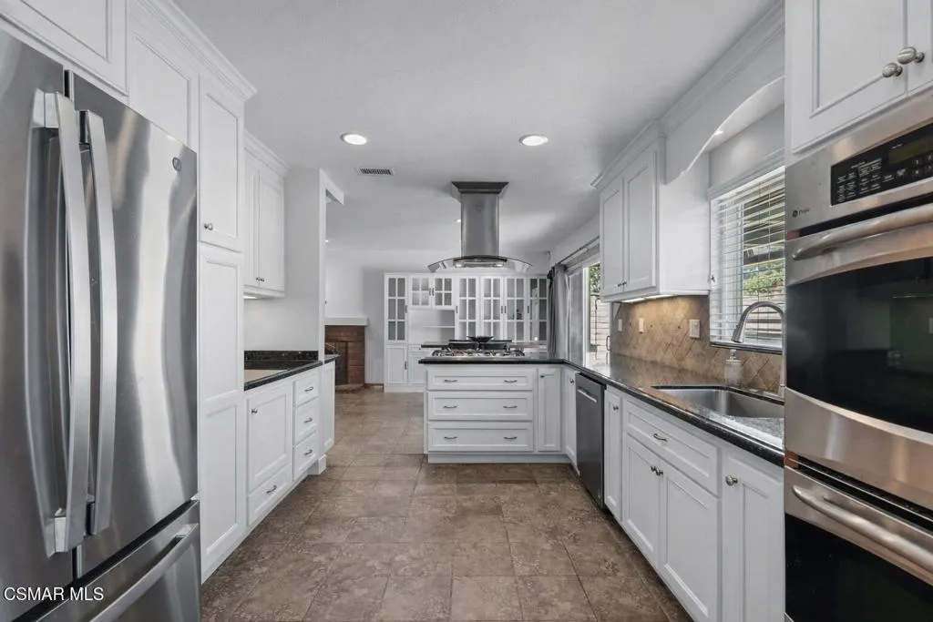 6435 Hazel Circle, Simi Valley, California 93063 home-pic-15