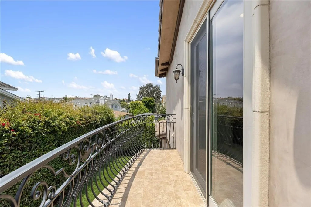 2012 Robinson Street, Redondo Beach, California 90278 home-pic-28
