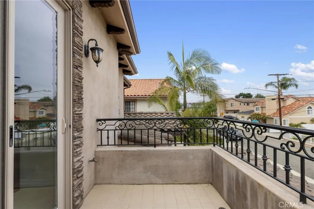 2012 Robinson Street, Redondo Beach, California 90278 home-pic-36