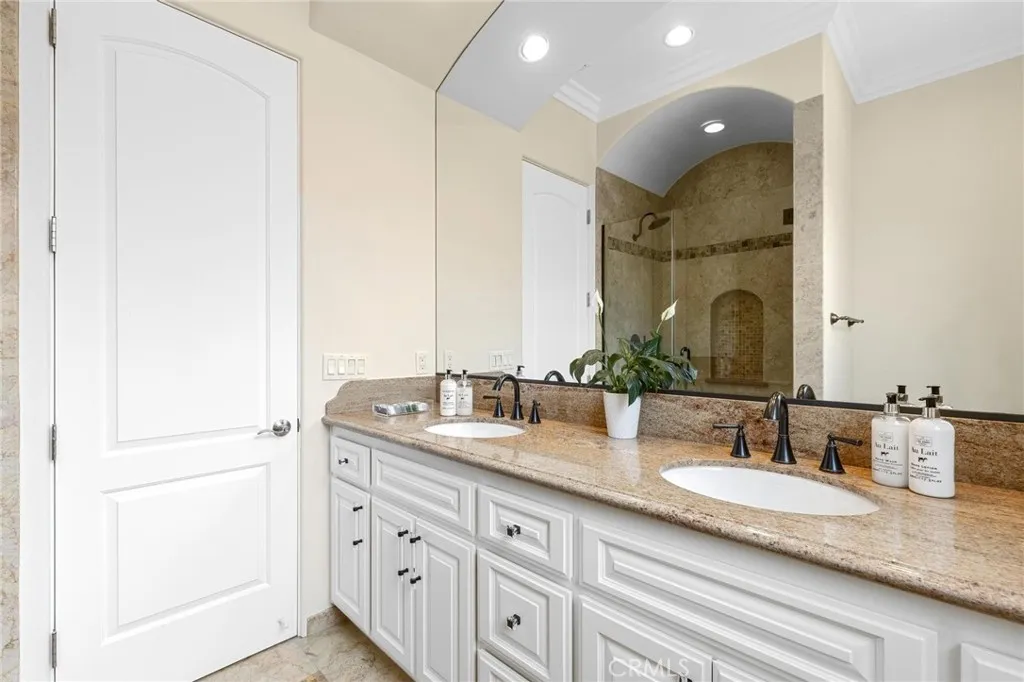 2012 Robinson Street, Redondo Beach, California 90278 home-pic-40