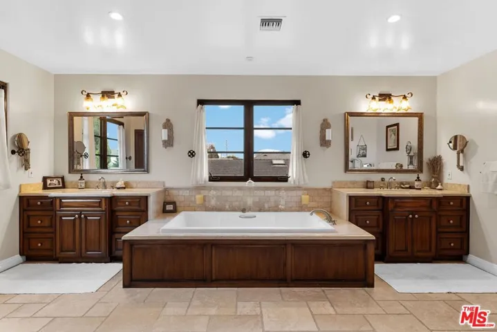 3522 S Barrington Avenue, Los Angeles, California 90066