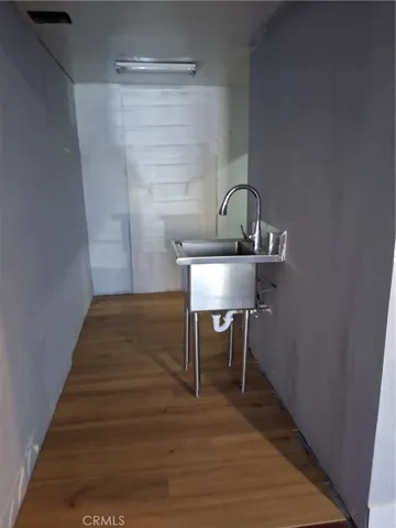 Extra sink.