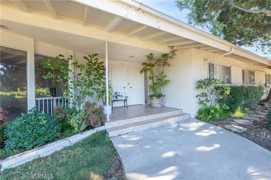 16237 Meadowridge, Encino, California 91436 home-pic-6