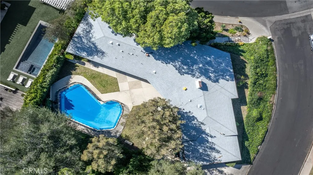 16237 Meadowridge, Encino, California 91436 home-pic-4