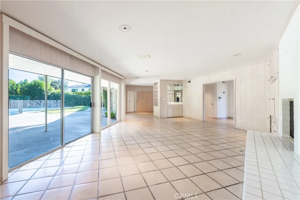 16237 Meadowridge, Encino, California 91436 home-pic-15