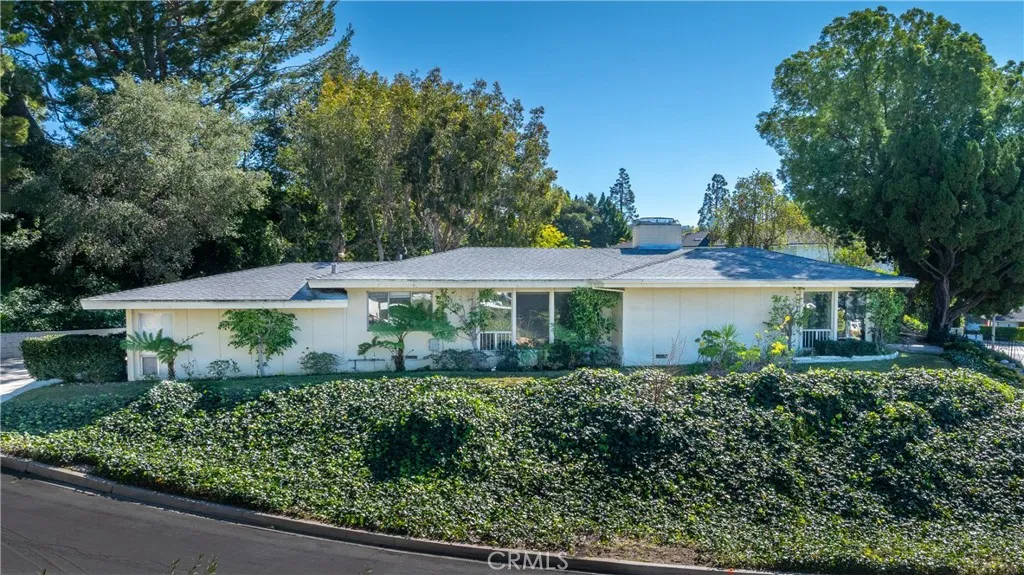 16237 Meadowridge, Encino, California 91436 home-pic-2
