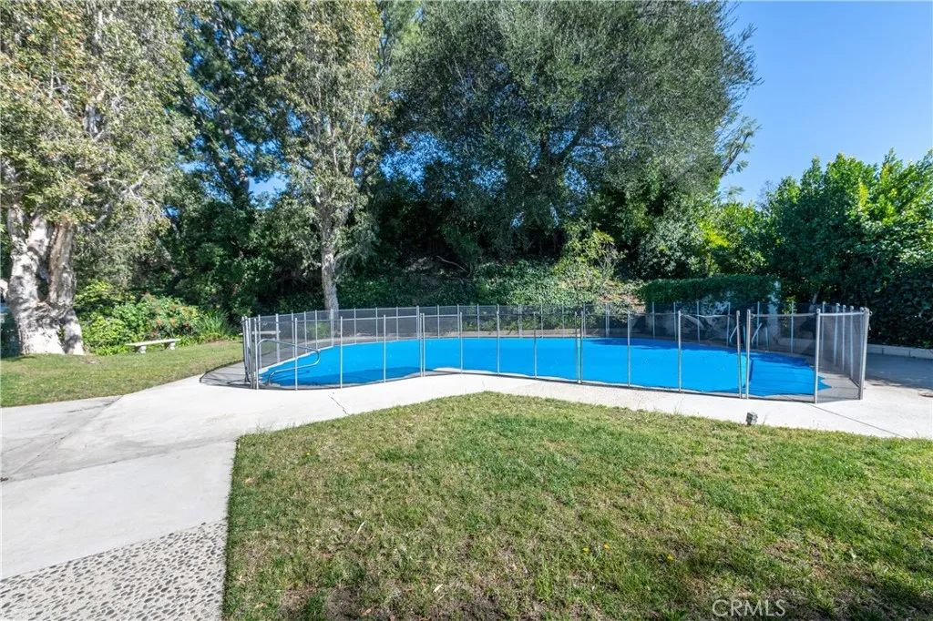 16237 Meadowridge, Encino, California 91436 home-pic-26