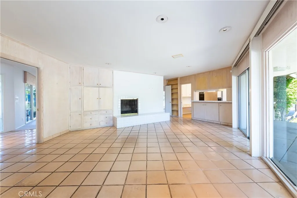 16237 Meadowridge, Encino, California 91436 home-pic-17