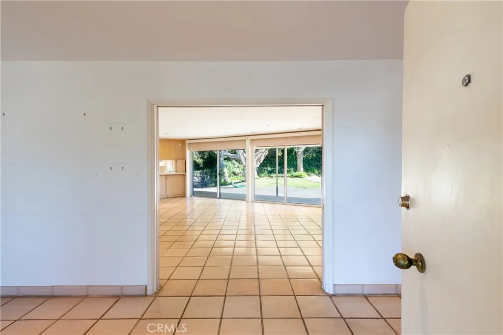 16237 Meadowridge, Encino, California 91436 home-pic-7