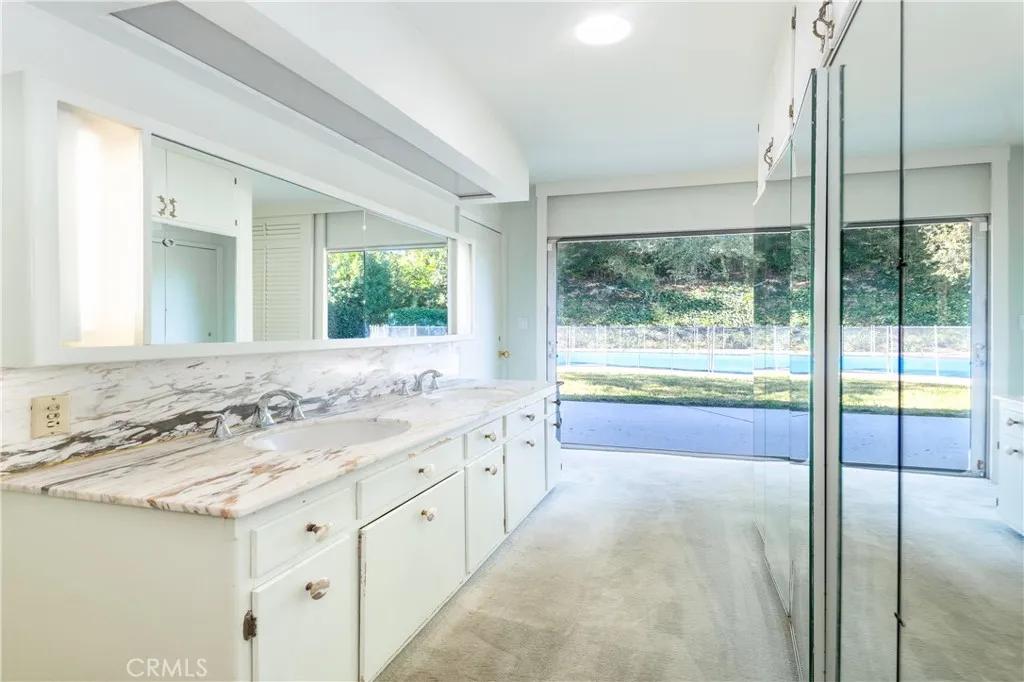 16237 Meadowridge, Encino, California 91436 home-pic-19