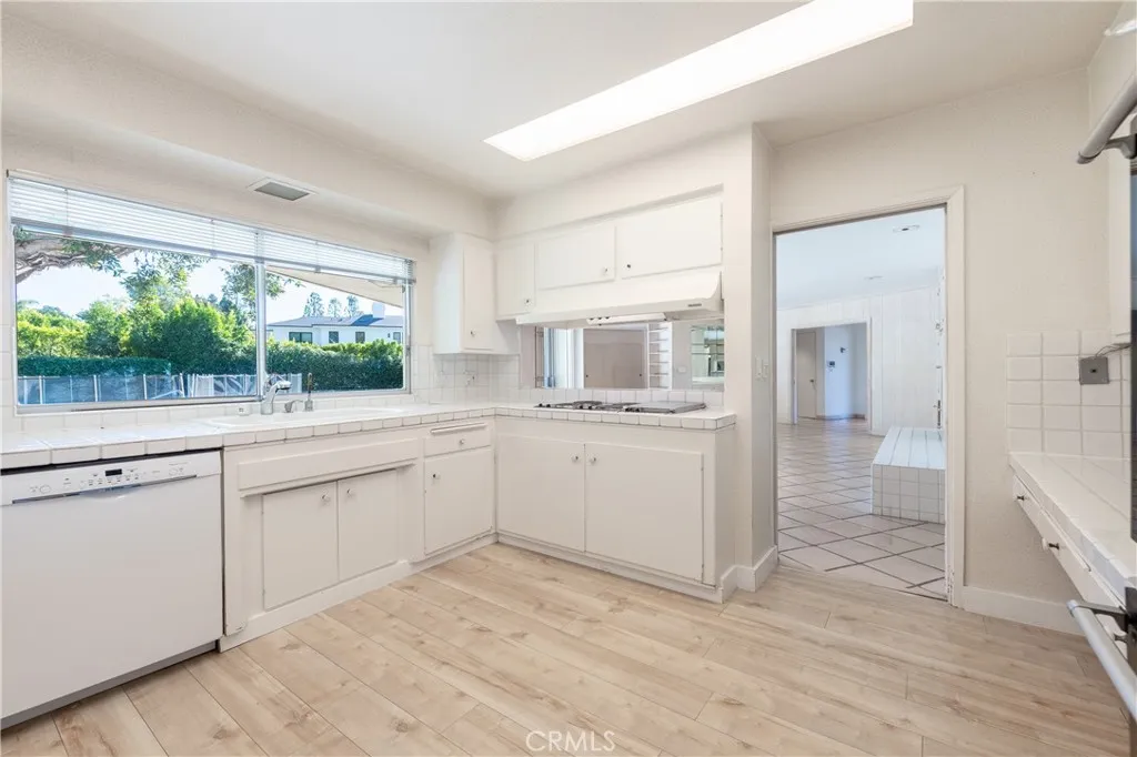 16237 Meadowridge, Encino, California 91436 home-pic-13
