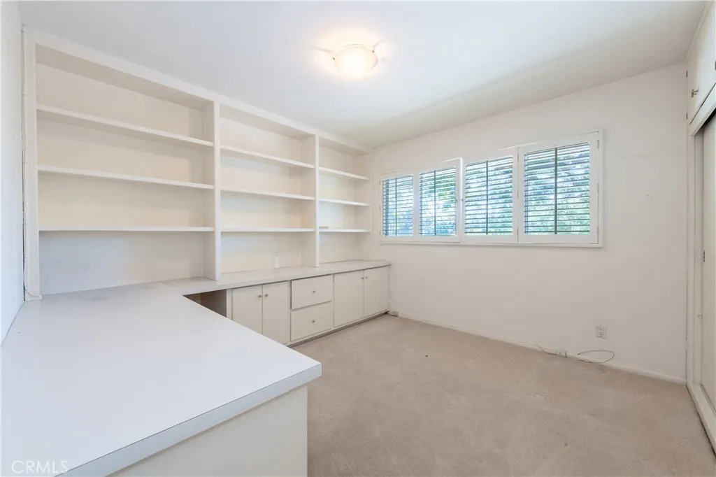 16237 Meadowridge, Encino, California 91436 home-pic-23