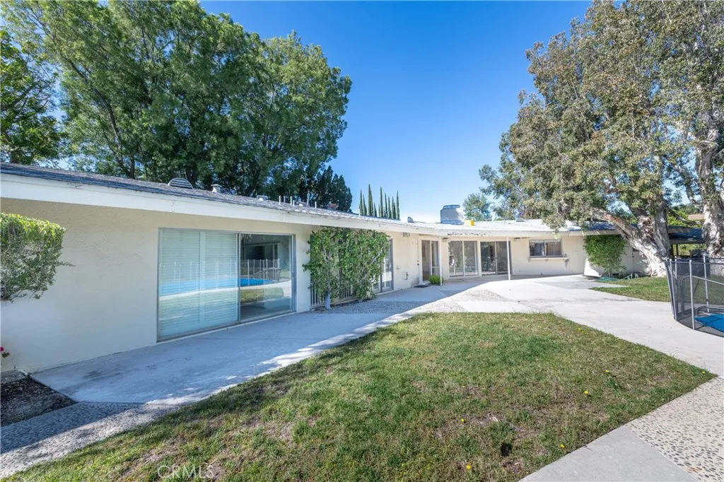 16237 Meadowridge, Encino, California 91436 home-pic-29