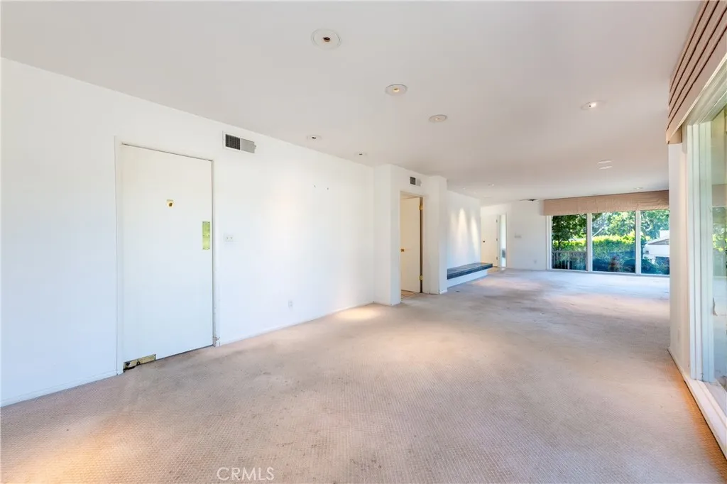 16237 Meadowridge, Encino, California 91436 home-pic-11