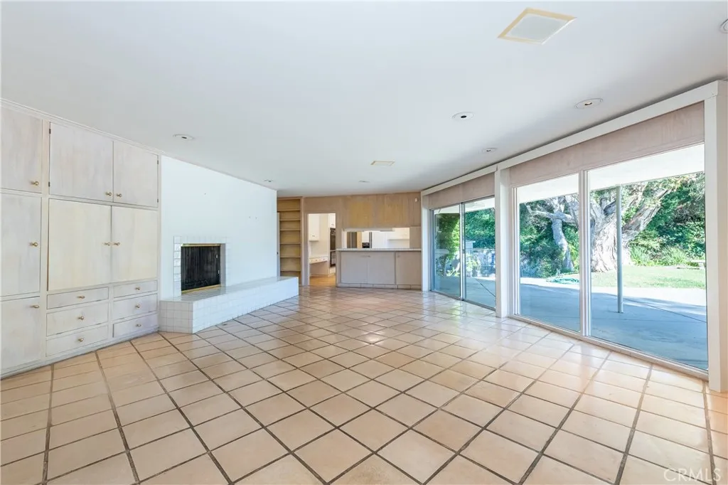 16237 Meadowridge, Encino, California 91436 home-pic-14