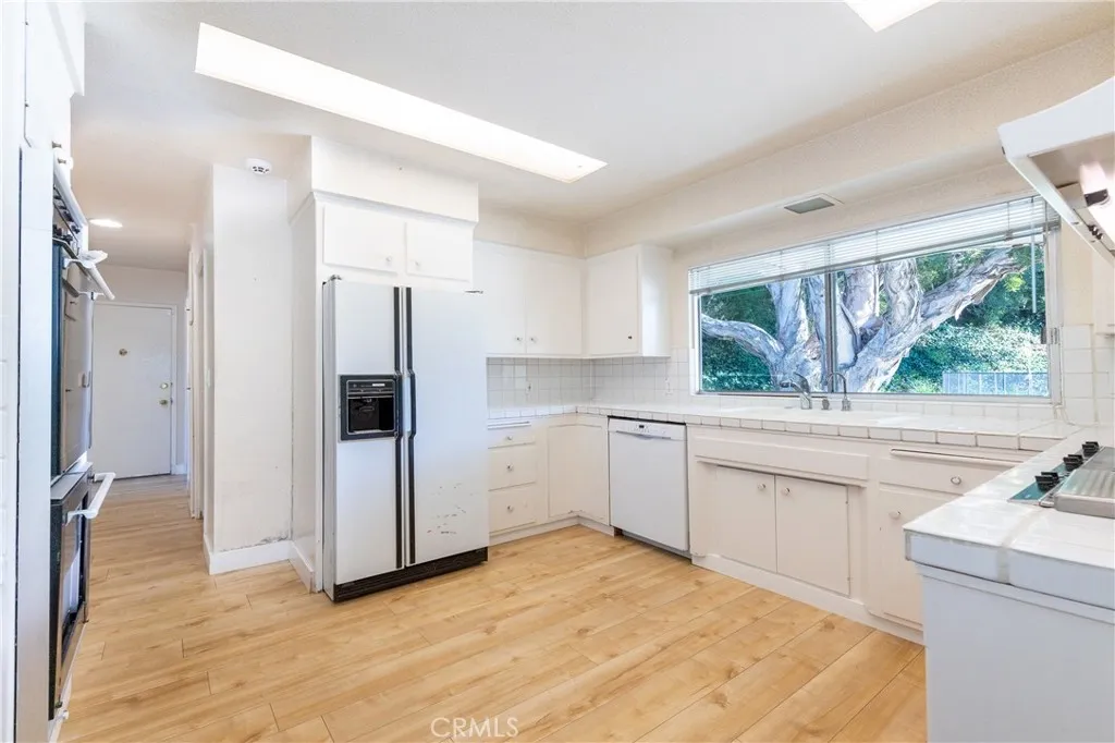 16237 Meadowridge, Encino, California 91436 home-pic-12