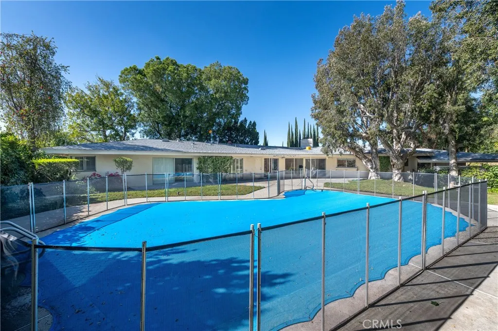 16237 Meadowridge, Encino, California 91436 home-pic-28