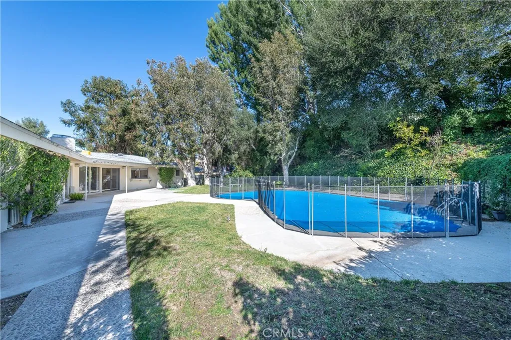 16237 Meadowridge, Encino, California 91436 home-pic-27