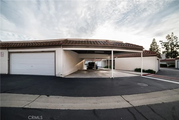 Covered carport 3407