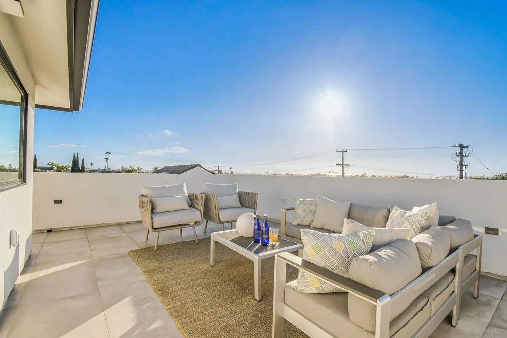 2113 2115 Frankfort St, San Diego, California 92110 home-pic-28