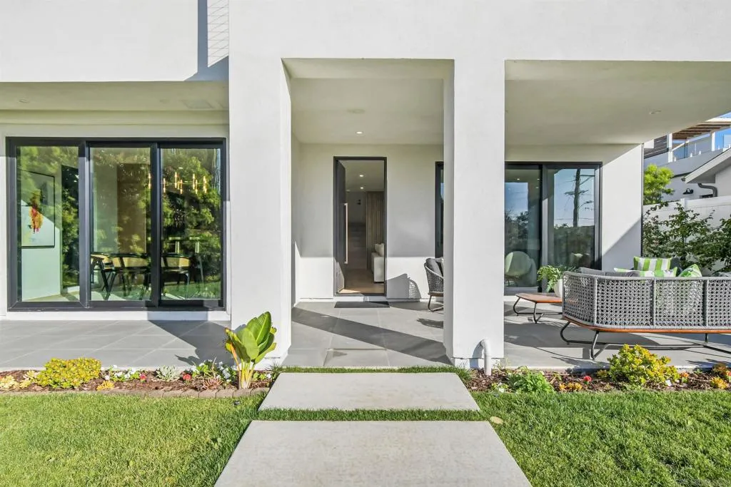 2113 2115 Frankfort St, San Diego, California 92110 home-pic-7