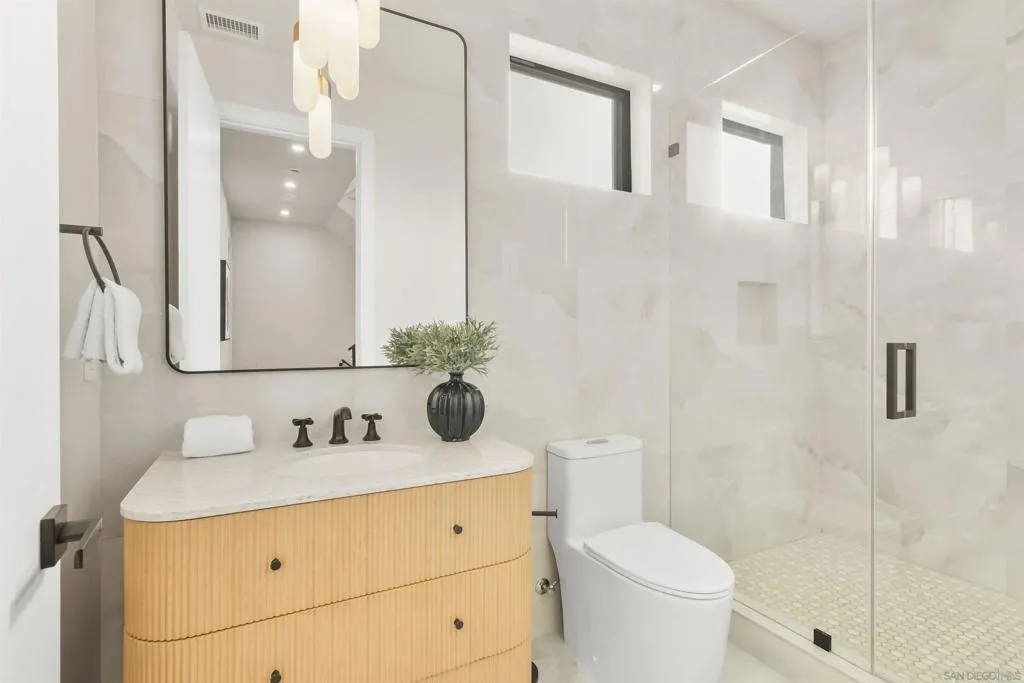 2113 2115 Frankfort St, San Diego, California 92110 home-pic-19