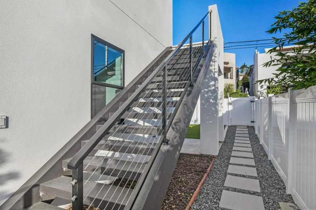 2113 2115 Frankfort St, San Diego, California 92110 home-pic-37
