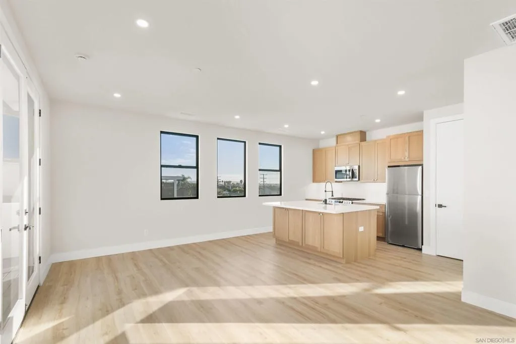2113 2115 Frankfort St, San Diego, California 92110 home-pic-41