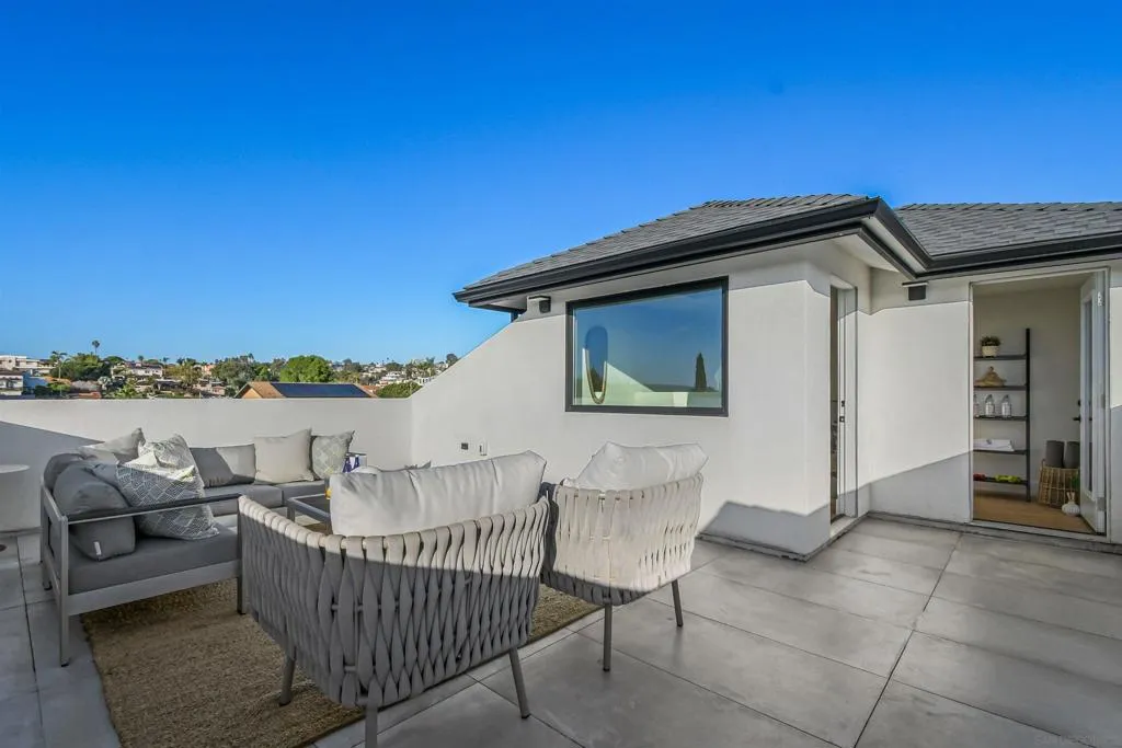 2113 2115 Frankfort St, San Diego, California 92110 home-pic-36