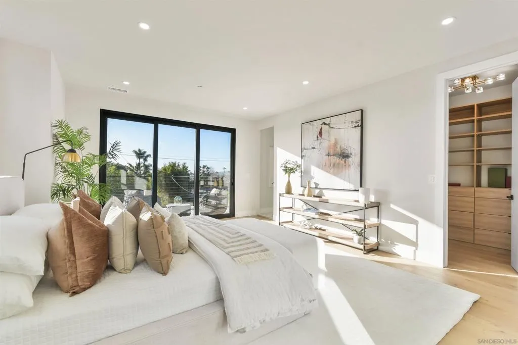 2113 2115 Frankfort St, San Diego, California 92110 home-pic-21
