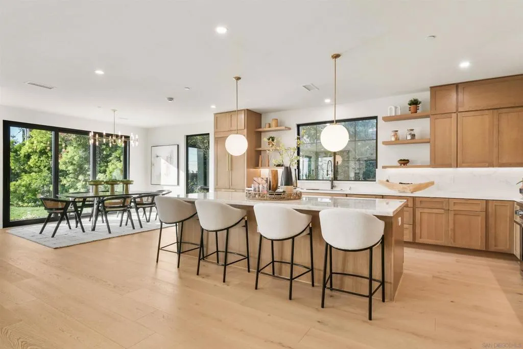 2113 2115 Frankfort St, San Diego, California 92110 home-pic-11