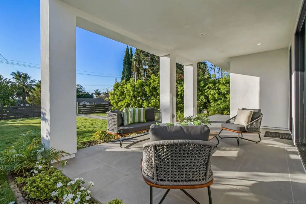 2113 2115 Frankfort St, San Diego, California 92110 home-pic-9