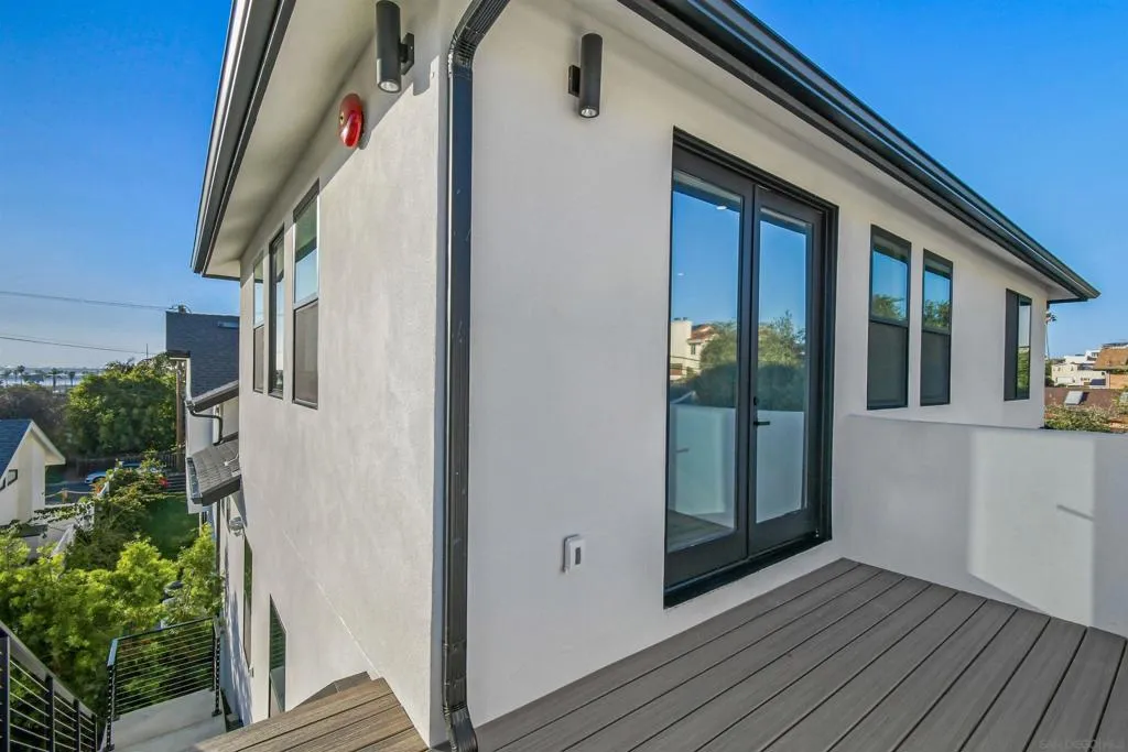 2113 2115 Frankfort St, San Diego, California 92110 home-pic-38