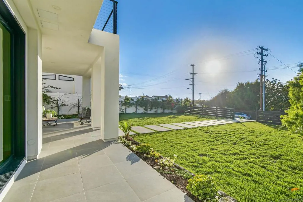 2113 2115 Frankfort St, San Diego, California 92110 home-pic-48