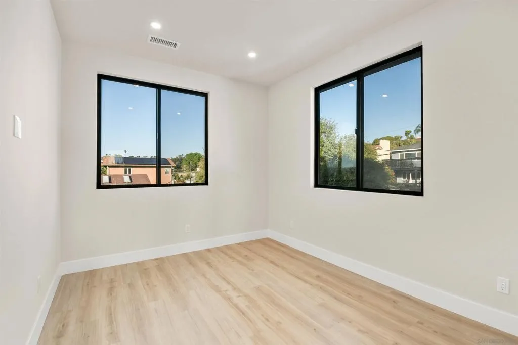 2113 2115 Frankfort St, San Diego, California 92110 home-pic-45
