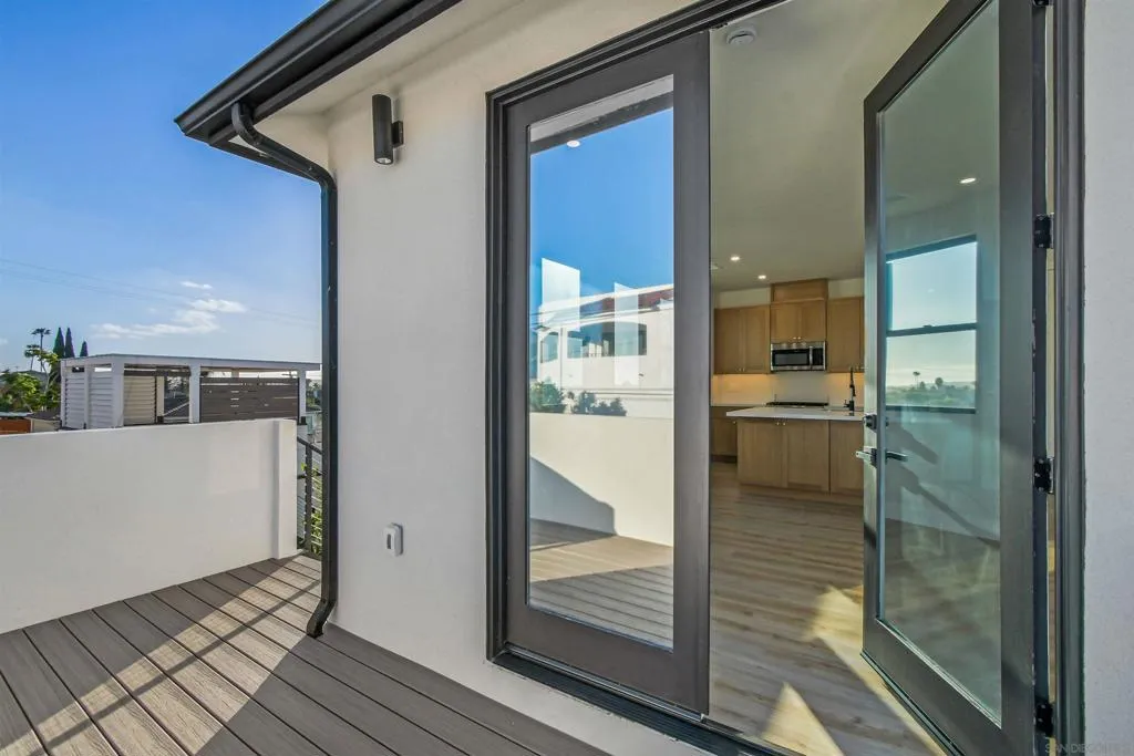 2113 2115 Frankfort St, San Diego, California 92110 home-pic-39