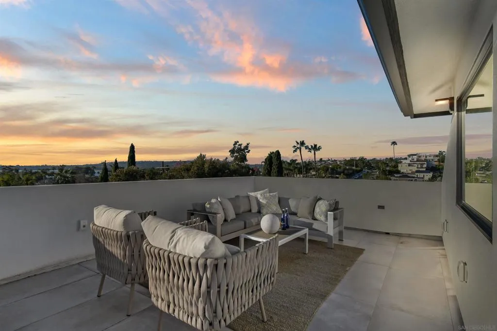 2113 2115 Frankfort St, San Diego, California 92110 home-pic-49