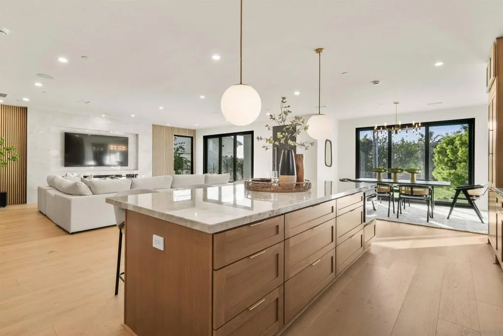 2113 2115 Frankfort St, San Diego, California 92110 home-pic-14