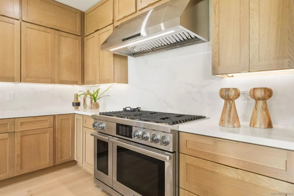 2113 2115 Frankfort St, San Diego, California 92110 home-pic-15